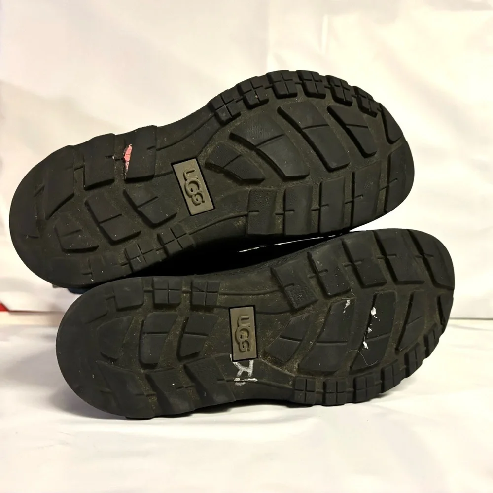 UGG Butte II Grey Gray Leather Short Snow Boots Size 1 Unisex Boys Girls‎